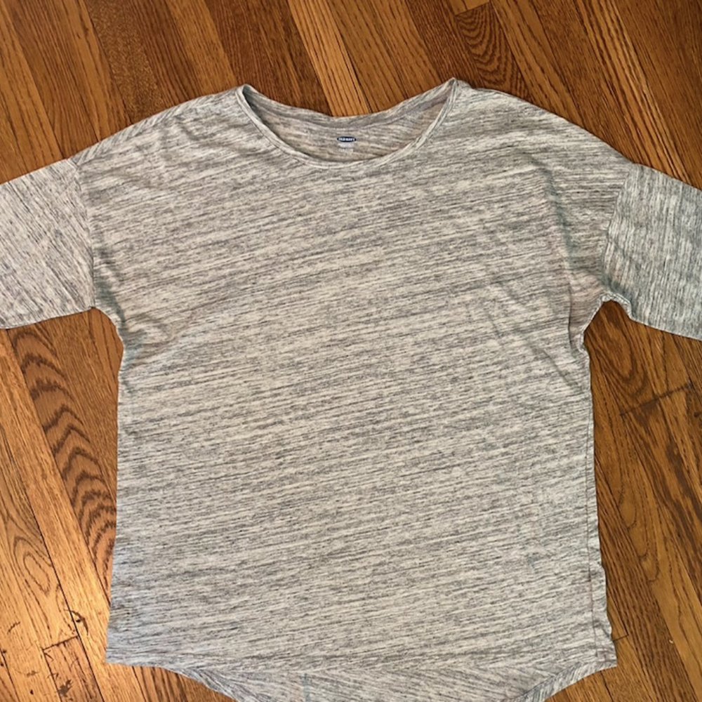 Old Navy Heathered Gray Long-Sleeve Tee